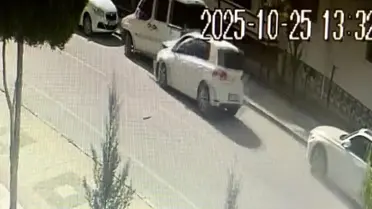 Aksaray'da Kaza: Kontrolden Çıkan Araç Park Halindeki Araçlara Çarptı