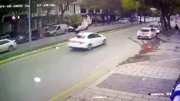 Cinayet gibi kaza! Arabanın çarptığı yaşlı kadın metrelerce savruldu