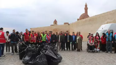 İshak Paşa Sarayı'nda Temizlik Etkinliği