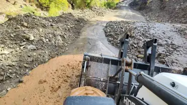 Sason'da Heyelan Sonrası Yol Temizliği