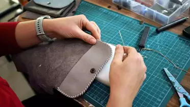 Sakarya'da Deri Aksesuarları Kursu ile Kadınlar Üretime Yöneliyor