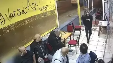 Belindeki silahı çıkartıp çay ocağında oturan adamı vurdu
