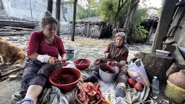 Kadınlar Akseki'de Nar Ekşisi Üretiyor