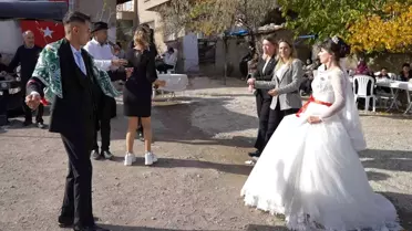 Yaşlı Çift, Hac Parasıyla Genç Çifte Düğün Hediyesi Oldu