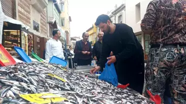 Hamsi Fiyatları Yarıya Düşerek Vatandaşları Sevindirdi