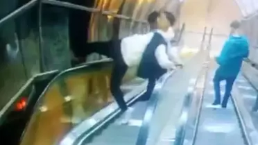 İzmir'de Gençler Üst Geçidin Korkuluklarını Kırdı: 2 Tutuklama