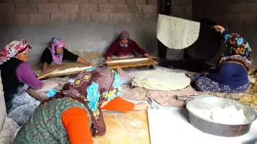 Kahramanmaraş'ta Kadınlar İmece ile Ekmek Yapıyor