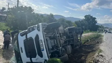 İzmir'de Kamyon Devrildi: 1 Yaralı