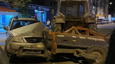 Eskişehir'de Traktör-Pikap Çarpıştı