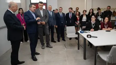 Bakan Tekin, Zeka ve Yetenek Kongresi'ni Ziyaret Etti