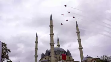 Türk Yıldızları Edirne'de Gökyüzünü Şenlendirdi