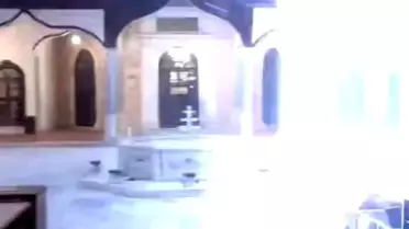 Bursa'da Tarihi Camiiye Yıldırım Düştü