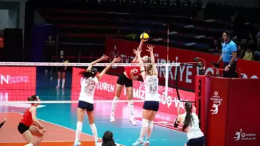 Aydın Büyükşehir Belediyespor Kadın Voleybol Takımı İlbank'a Mağlup Oldu