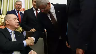 Davutoğlu'ndan AK Parti'ye dönüş sinyali: Bunu derlerse tereddüt etmem, giderim