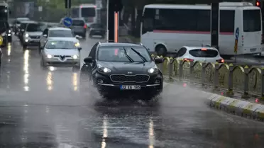 Edirne'de Sağanak Yağış Hayatı Olumsuz Etkiliyor