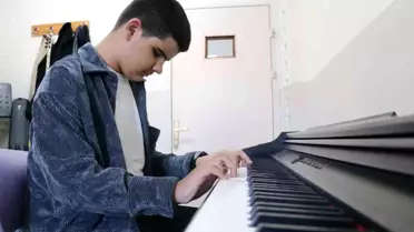 Görme Engelli Kadir'in Müziğe Tutkusu