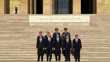 İngiltere Başbakanı Starmer Anıtkabir'i Ziyaret Etti