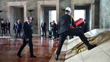 İngiltere Başbakanı Starmer Anıtkabir'i Ziyaret Etti