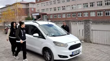 Kadın Polisler Okullarda Öğrencilere Güvenlik Eğitimi Veriyor