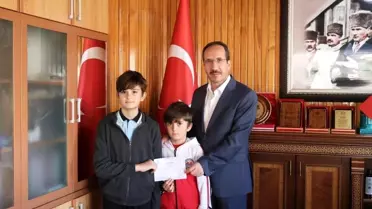 Minik Kardeşlerden Örnek Davranış