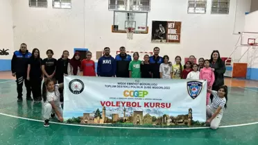 Niğde'de Gençlere Voleybol Kursu