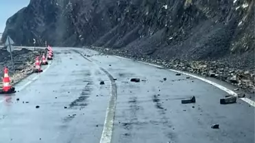 Uçmakdere-Gaziköy Yolunda Kayalar Tehlike Sağıyor