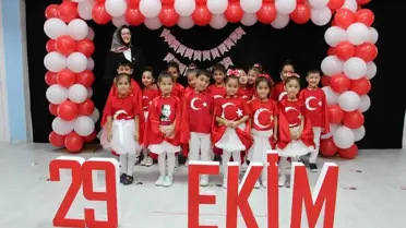 Anaokulu Öğrencilerinden Cumhuriyet Bayramı Kutlaması