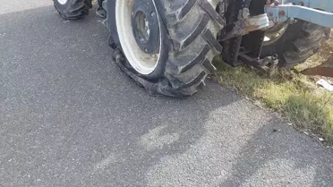 Tosya'da traktöre çarpan otomobil devrildi: 5 yaralı