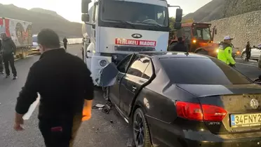 Van'da Tanker-Otomobil Çarpışması: 2 Ölü, 4 Yaralı