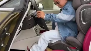 Minik Zayn Lüks Araçla Pistte