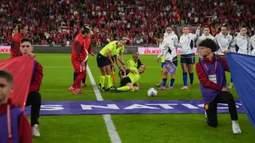 Milli maçta korku dolu anlar! Hakem bir anda yere yığıldı