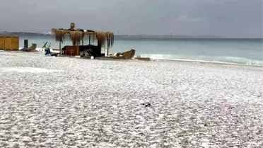 Antalya'da Şiddetli Yağmur, Dolu ve Fırtına Hayatı Felç Etti