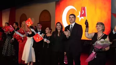 Cumhuriyet'in 102. Yılı Ataşehir'de Görkemli Baloyla Kutlandı