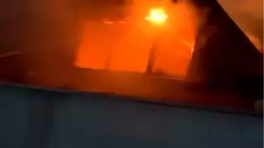 Başakşehir'de Çatı Yangını Paniğe Neden Oldu