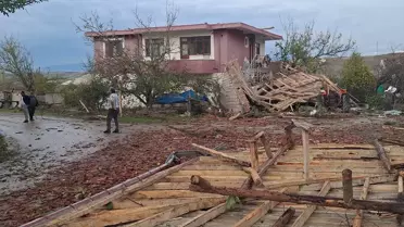 Beypazarı'nda Hortum Hasara Yol Açtı