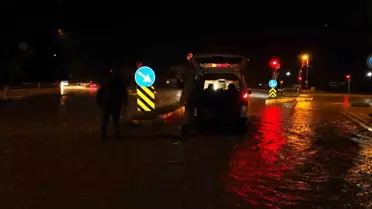 Burhaniye'de Sağanak Yağış Hayatı Olumsuz Etkiledi