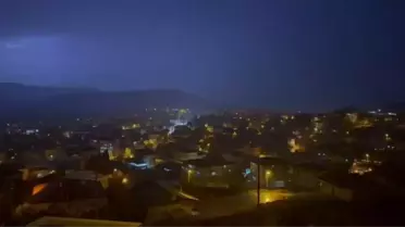 Bursa'da Şimşekler Geceyi Aydınlattı