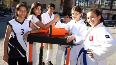 Hakkari'de 29 Ekim'e Özel Spor Etkinlikleri Düzenlendi