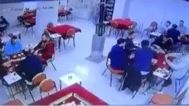 6.1'lik deprem sırasında herkes kaçarken onlar okey oynamaya devam etti