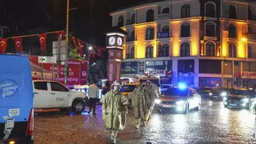 Sındırgı'da Deprem Sonrası Sağanak Yağmur