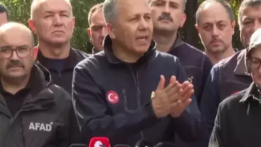 Depremin vurduğu Sındırgı'da son durum! Bakan Yerlikaya ilçe merkezinden anlattı