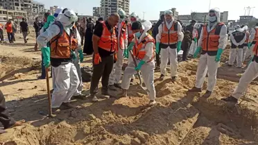 Gazze'de Toplu Mezarlar Açılıyor