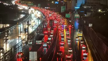 İstanbul'da Yağmur Sürüyor