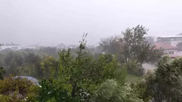 Köyceğiz'de Fırtına ve Sağanak Yağış Etkili Oldu