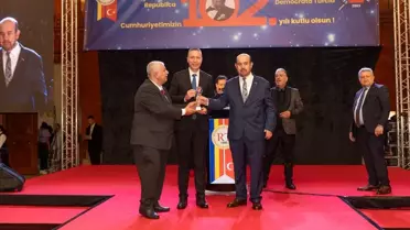 Vali Akbıyık, Yılın Valisi Seçildi