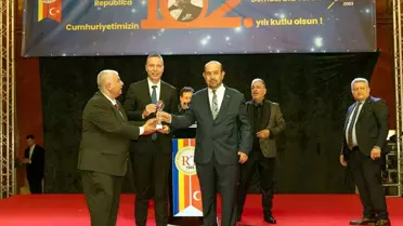 Vali Akbıyık, Yılın Valisi Ödülünü Aldı