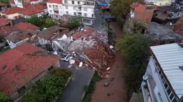 Sındırgı'daki yıkım gün ağarınca ortaya çıktı