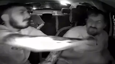 Taksi şoförüne defalarca vurup küfürler savurdu