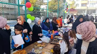 Muradiye'de Gazze İçin Hayır Panayırı Düzenlendi