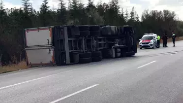 Ereğli'de Yağ Yüklü Kamyon Devrildi